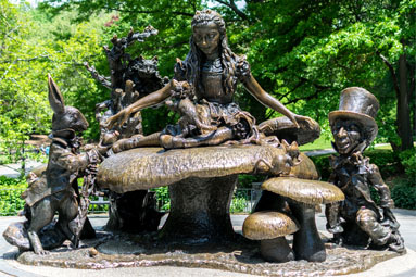 06Alice_in_wonderland